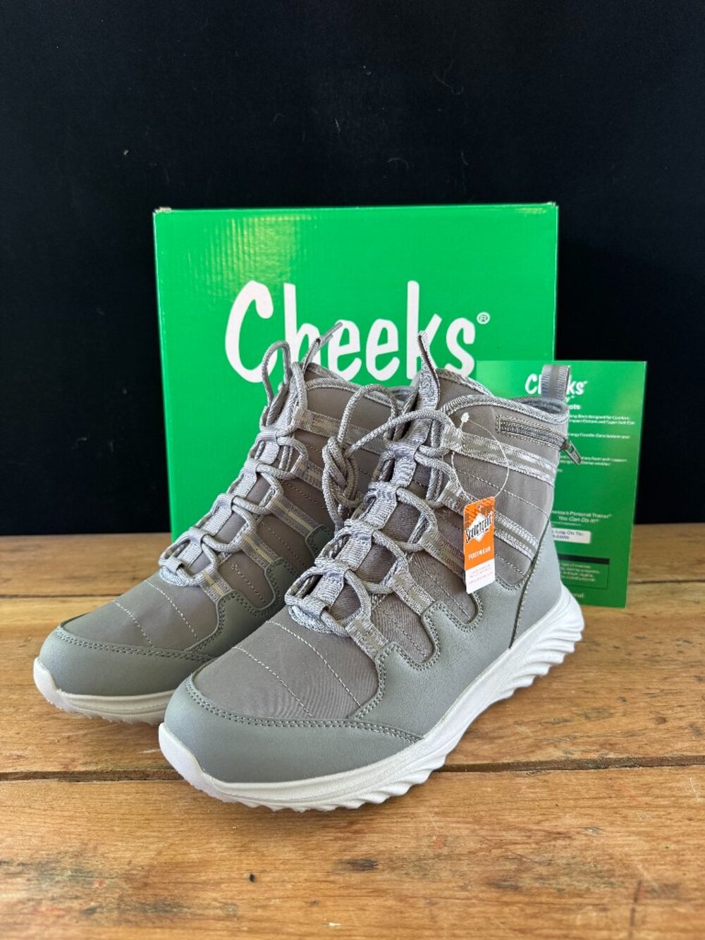 New In Box Women's Tony Little Cheeks "Fit Body" sneaker boots Size 8